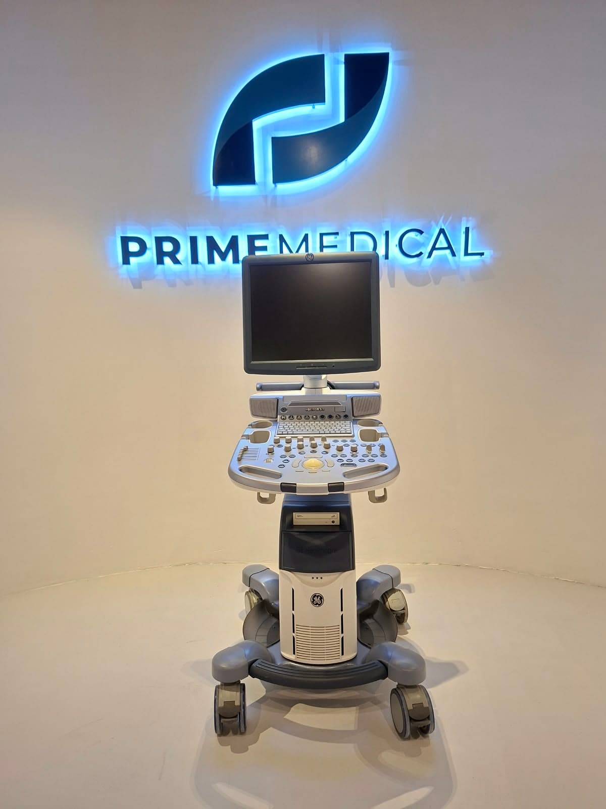 Ultrasonido de gabinete · GE HealthCare · Voluson s8 · Bt15