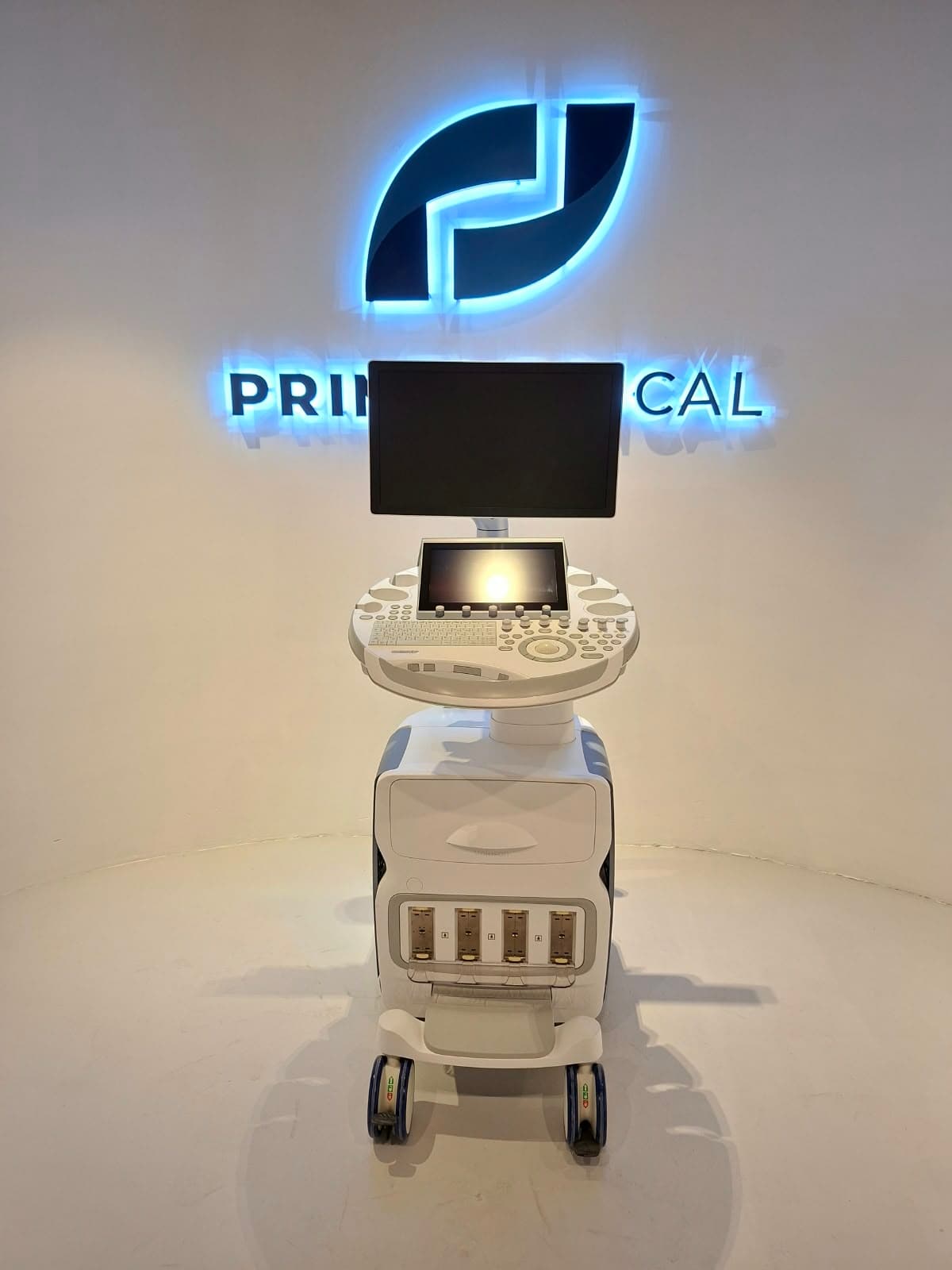 Ultrasonido de gabinete · GE HealthCare · Voluson e6 · Bt21