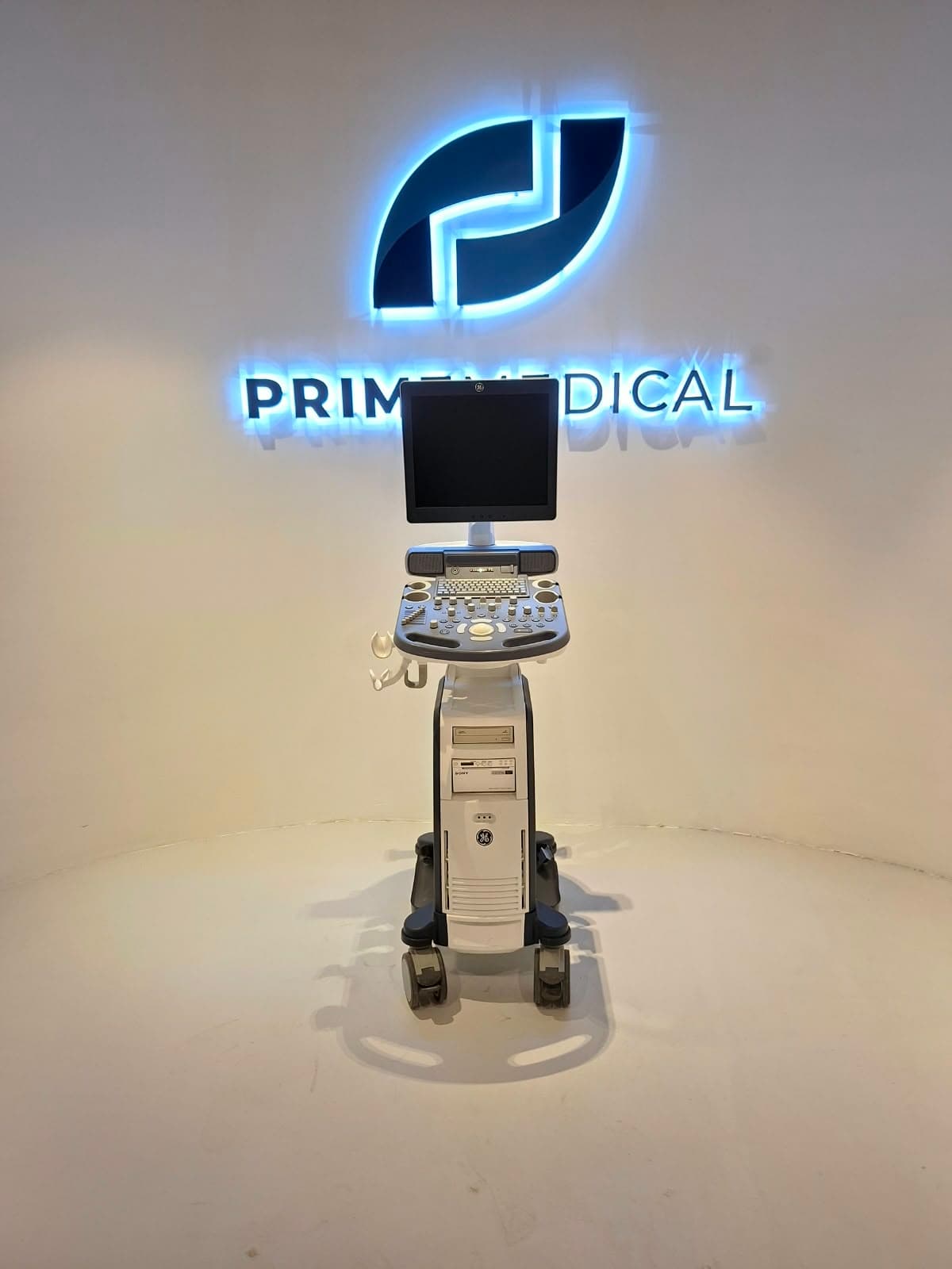 Ultrasonido de gabinete · GE HealthCare · Voluson p8 · Bt15
